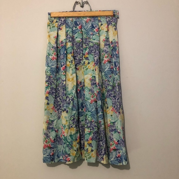 No Brand Dresses & Skirts - Vintage 100% Silk Floral Skirt